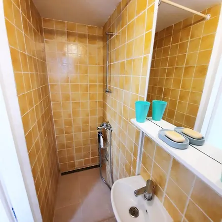 Location - * אומאג