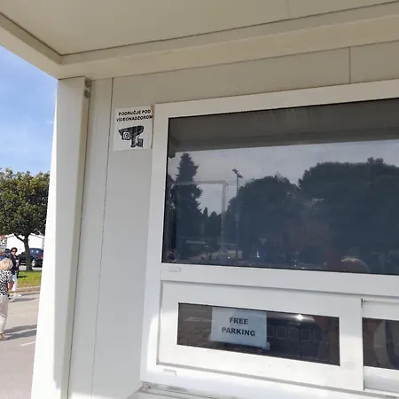 아파트 Location - *